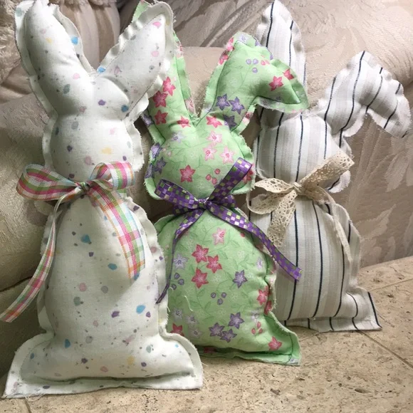 ๐๐ CLOSET CLEAR OUT ๐๐Handcrafted Farmhouse Bunnies (Set of 3) - Picture 1 of 4